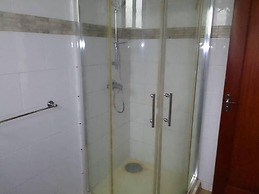 House - Kampala - 6 Bedrooms - Parking - Garden