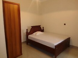 House - Kampala - 6 Bedrooms - Parking - Garden