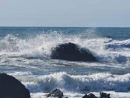Oceanfront Cabin 6 w Jacuzzi Awe-inspiring View