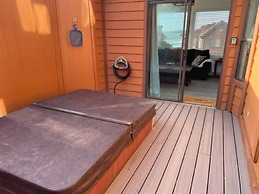 Oceanview Cabin 22 w Jacuzzi Wonderful View