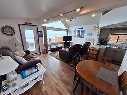 Ocean Front Cabin 14 w Jacuzzi Gorgeous Views