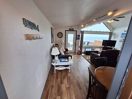 Ocean Front Cabin 14 w Jacuzzi Gorgeous Views