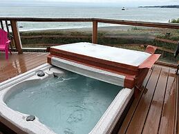 Oceanfront Cabin 3 w Jacuzzi Impressive Views