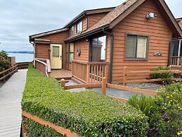Oceanfront Cabin 3 w Jacuzzi Impressive Views