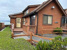 Oceanfront Cabin 3 w Jacuzzi Impressive Views