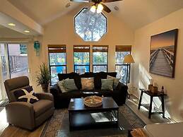Oceanview Cabin 19 Jacuzzi Large Deck w Seating