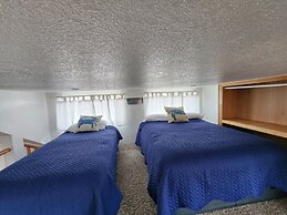 Oceanview Cabin 27 w Jacuzzi Enjoyable Views