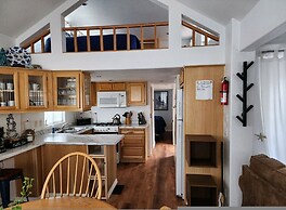 Oceanview Cabin 27 w Jacuzzi Enjoyable Views
