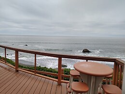 Ocean Front Cabin 11 w Jacuzzi Superb Views