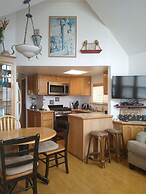 Ocean Front Cabin 11 w Jacuzzi Superb Views