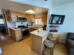 Ocean Front Cabin 11 w Jacuzzi Superb Views