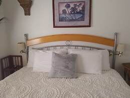 Ocean Front Cabin 11 w Jacuzzi Superb Views