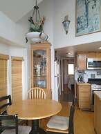 Ocean Front Cabin 11 w Jacuzzi Superb Views