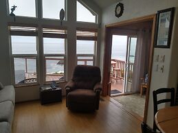 Ocean Front Cabin 11 w Jacuzzi Superb Views