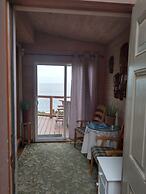 Ocean Front Cabin 11 w Jacuzzi Superb Views