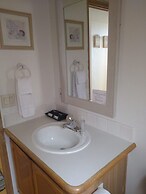 Ocean Front Cabin 11 w Jacuzzi Superb Views