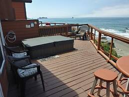 Ocean Front Cabin 11 w Jacuzzi Superb Views