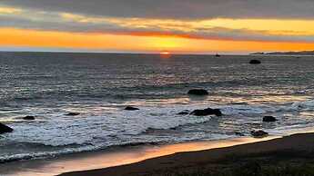 Ocean Front Cabin 11 w Jacuzzi Superb Views