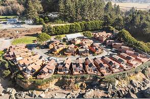 Ocean Front Cabin 11 w Jacuzzi Superb Views