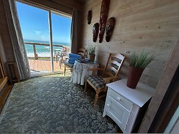 Ocean Front Cabin 11 w Jacuzzi Superb Views
