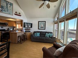 Ocean Front Cabin 11 w Jacuzzi Superb Views