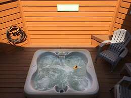 Oceanview Cabin 23 w Jacuzzi Remarkable Views