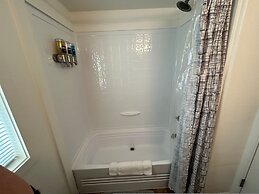Oceanfront Cabin 10 Jacuzzi Breathtaking Views
