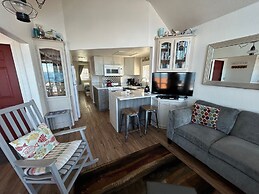Oceanfront Cabin 10 Jacuzzi Breathtaking Views