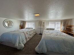 Oceanfront Cabin 10 Jacuzzi Breathtaking Views