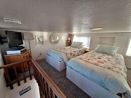Oceanfront Cabin 10 Jacuzzi Breathtaking Views