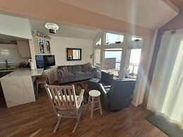 Oceanfront Cabin 10 Jacuzzi Breathtaking Views