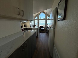 Oceanfront Cabin 10 Jacuzzi Breathtaking Views