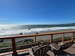 Oceanfront Cabin 10 Jacuzzi Breathtaking Views