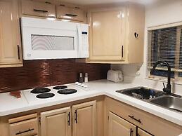Oceanview Cabin 26 w Jacuzzi Striking Views