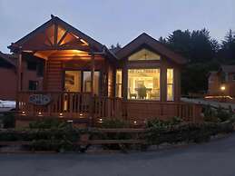 Oceanview Cabin 26 w Jacuzzi Striking Views