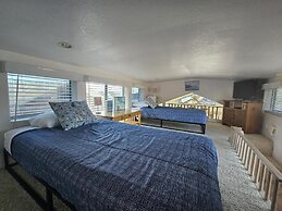 Oceanview Cabin 25 w Jacuzzi Plesant Views