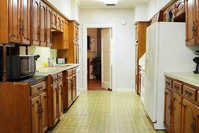 Spacious Corporate Lodging in Downtown Lafayette