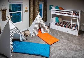 Luxury AND FUN Near Disney Parks 9BR