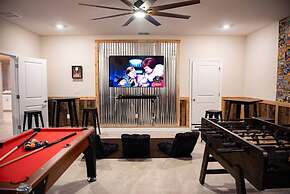 Luxury AND FUN Near Disney Parks 9BR