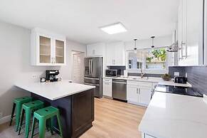 Cozy Home at Lighthouse Point With Pool