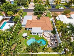 Cozy Home at Lighthouse Point With Pool