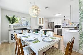 Cozy Home at Lighthouse Point With Pool