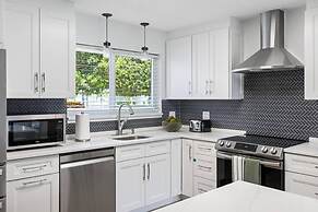 Cozy Home at Lighthouse Point With Pool