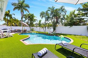 Cozy Home at Lighthouse Point With Pool