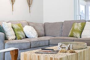 Cozy Home at Lighthouse Point With Pool