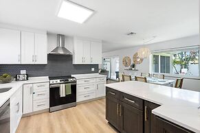 Cozy Home at Lighthouse Point With Pool