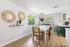 Cozy Home at Lighthouse Point With Pool