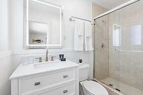 Cozy Home at Lighthouse Point With Pool