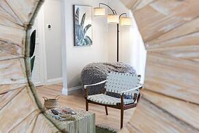 Cozy Home at Lighthouse Point With Pool