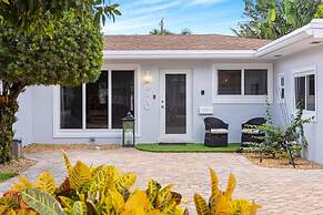 Cozy Home at Lighthouse Point With Pool